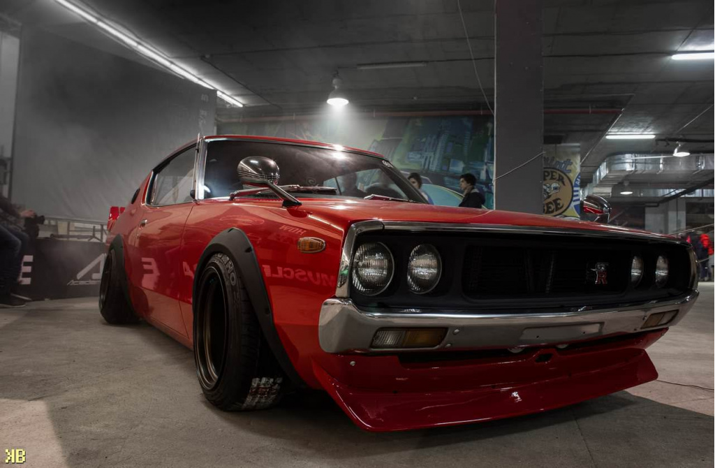Пневмоподвеска на 1975 Nissan Skyline Kenmeri - Red Cardinal, проект CIAY и Aride в Санкт-Петербурге