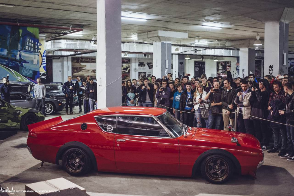 Пневмоподвеска на 1975 Nissan Skyline Kenmeri - Red Cardinal, проект CIAY и Aride в Санкт-Петербурге