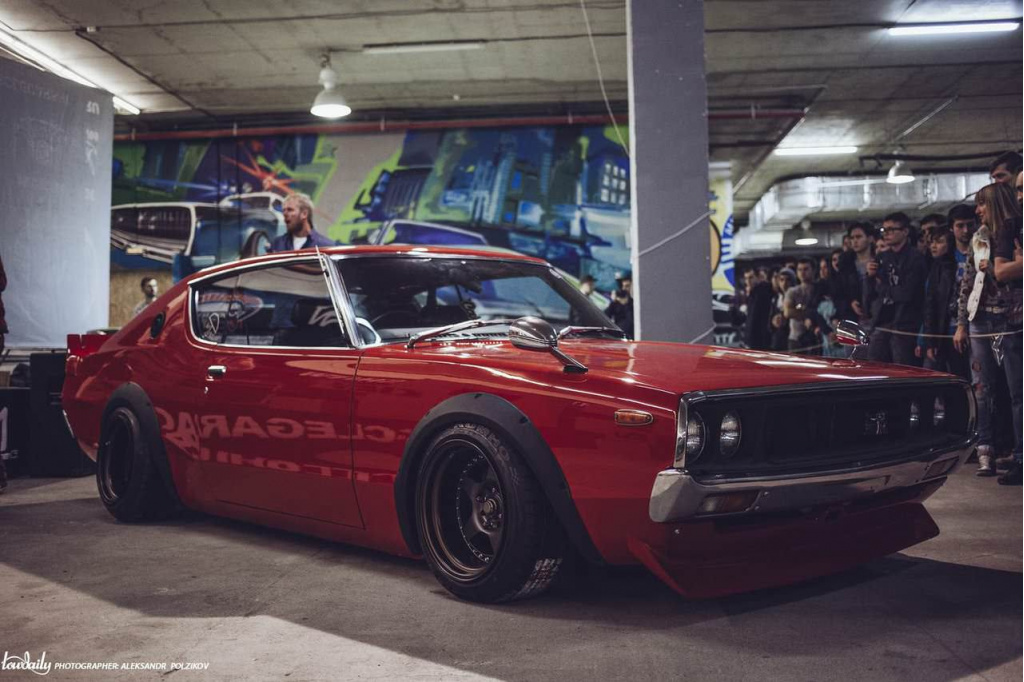 Пневмоподвеска на 1975 Nissan Skyline Kenmeri - Red Cardinal, проект CIAY и Aride в Санкт-Петербурге