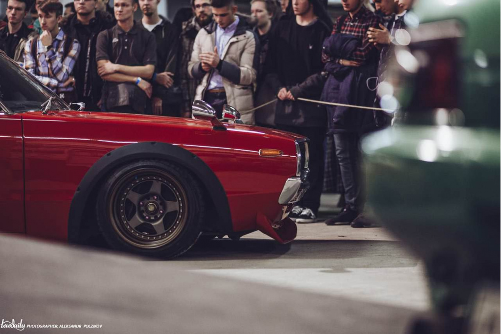 Пневмоподвеска на 1975 Nissan Skyline Kenmeri - Red Cardinal, проект CIAY и Aride в Санкт-Петербурге