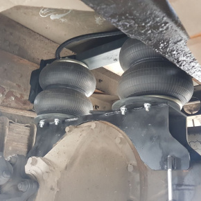 Пневмоподвеска на заднюю ось Hyundai HD120, мост без амортизаторов