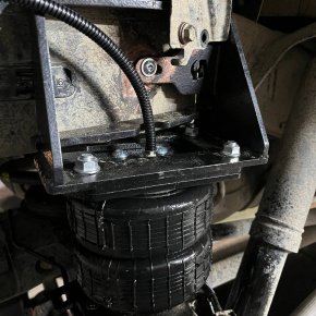 Задняя пневмоподвеска на Toyota Tundra