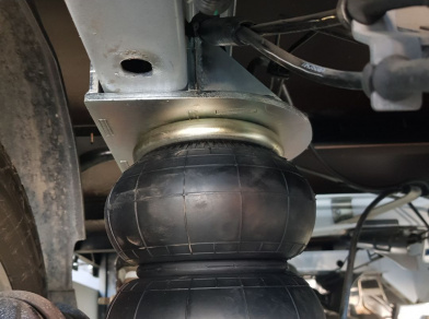 Рис. 18 Наши проекты: Установка задней пневмоподвески с управление из салона ﻿Ford Transit 460/470