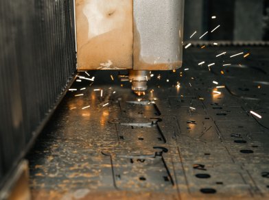 Рис. 13 Участок лазерной резки