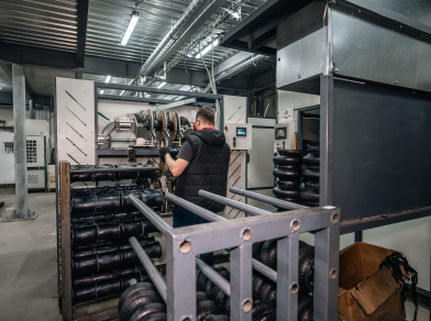 Рис. 9 Линия по производству пневмоподушек 