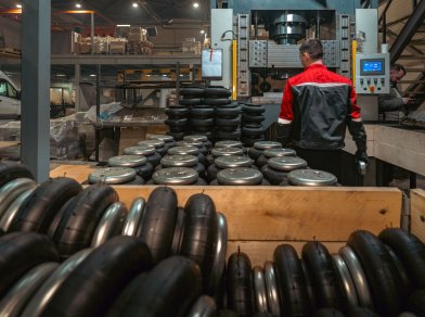 Рис. 16 Линия по производству пневмоподушек 