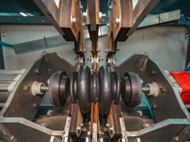 Рис. 11 Линия по производству пневмоподушек 