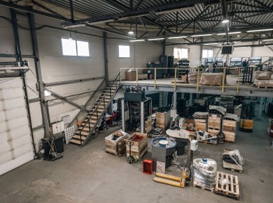 Рис. 1 Линия по производству пневмоподушек 