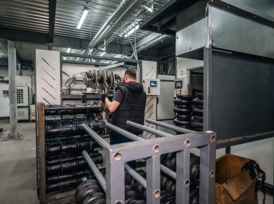 Рис. 9 Линия по производству пневмоподушек 