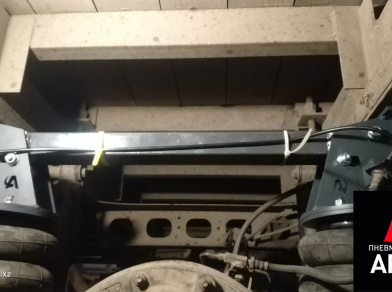 Рис. 3 Наши проекты: Установка задней пневмоподвески на Hino 300