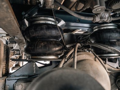 Рис. 3 Наши проекты: Пневмоподушки на Isuzu ELF 9.5