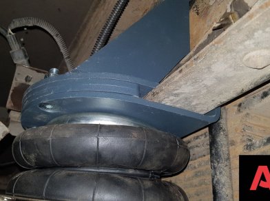 Рис. 16 Наши проекты: Пневмоподвеска на ﻿Isuzu Forward в дополнение к рессорам