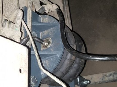 Рис. 4 Наши проекты: Пневмоподвеска на ﻿Isuzu Forward в дополнение к рессорам