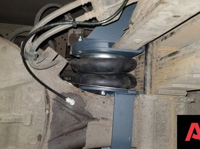 Рис. 2 Наши проекты: Пневмоподвеска на ﻿Isuzu Forward в дополнение к рессорам