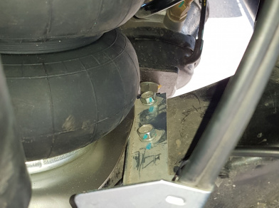 Рис. 6 Наши проекты: Монтаж задней пневмоподвески Isuzu NP90