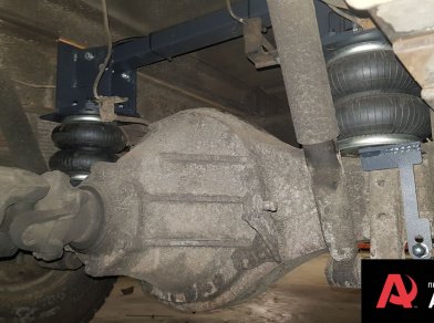 Рис. 3 Наши проекты: Пневмоподвеска на Isuzu NP75 - обзор задней пневмоподвески