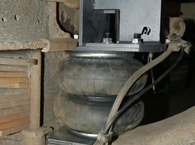 Рис. 4 Наши проекты: Установка пневмоподвески ISUZU NP