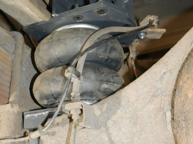 Рис. 3 Наши проекты: Установка пневмоподвески ISUZU NP