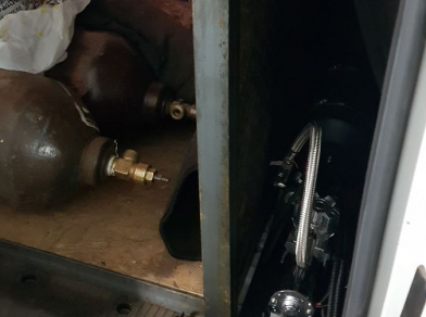 Рис. 13 Наши проекты: Пневмоподвеска на Renault Dokker - пневмобаллоны для задней оси