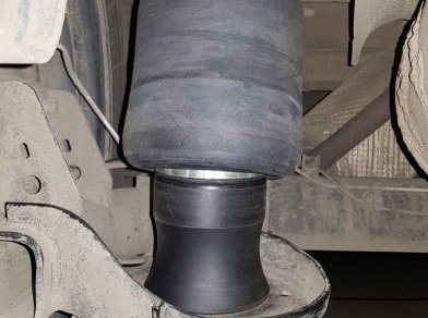 Рис. 14 Наши проекты: Пневмоподвеска на Renault Dokker - пневмобаллоны для задней оси