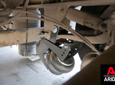 Рис. 8 Наши проекты: Механизм подъема оси SAF на полуприцеп Schmitz