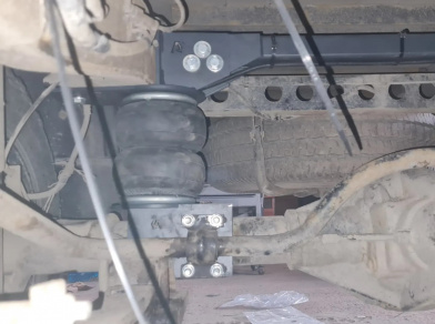 Рис. 4 Наши проекты: Установка пневмоподвески Уаз Профи односкат