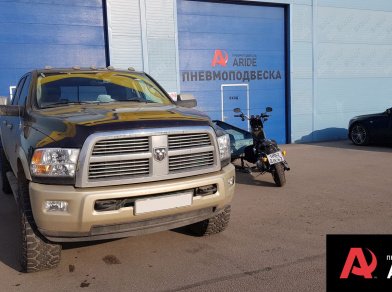 Рис. 1 Наши проекты: Пневмоподвеска на Dodge Ram 2500 для грузоперевозок - фото установки мастерами Aride