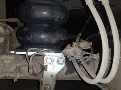 Рис. 8 Наши проекты: Монтаж задних пневмоподушек на Ford Transit 2007 года