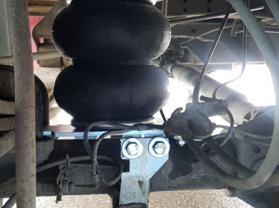 Рис. 7 Наши проекты: Монтаж задних пневмоподушек на Ford Transit 2007 года