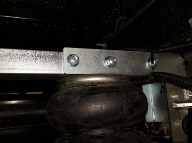 Рис. 2 Наши проекты: Установка пневмоподвески на заднюю ось Hyundai HD78