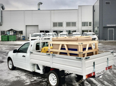 Рис. 7 Наши проекты: Лада ВИС и Нива на пневмоподвеске с КМУ