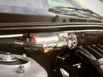 Рис. 5 Наши проекты: Лада ВИС и Нива на пневмоподвеске с КМУ