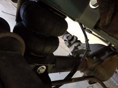 Рис. 6 Наши проекты: Пневмоподвеска на Mercedes Sprinter 3 для комфорта - Этапы установки