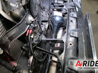 Рис. 5 Наши проекты: Пневматический сигнал на Mitsubishi Pajero