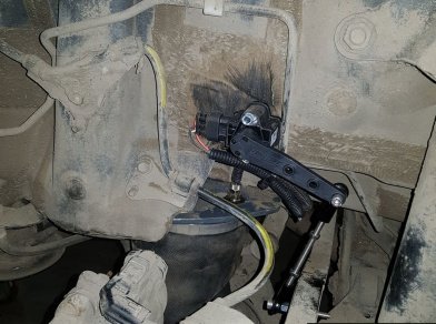 Рис. 6 Наши проекты: Установка пневмоподвески на переднюю и заднюю ось с автоматической системой управления Airlift 3H на Toyota Alphard