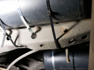 Рис. 12 Наши проекты: Монтаж задней пневмоподвески в дополнение к рессорам на Toyota Tundra