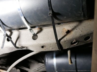 Рис. 12 Наши проекты: Монтаж задней пневмоподвески в дополнение к рессорам на Toyota Tundra