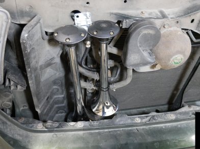 Рис. 11 Наши проекты: Монтаж задней пневмоподвески в дополнение к рессорам на Toyota Tundra