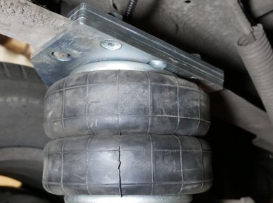 Рис. 4 Наши проекты: Монтаж задней пневмоподвески в дополнение к рессорам на Toyota Tundra