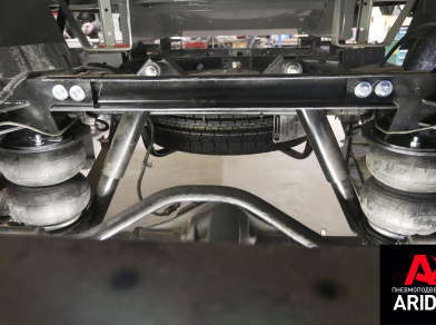 Рис. 8 Наши проекты: Задняя пневмоподвеска на УАЗ Профи полуторка / спарка - фото установки