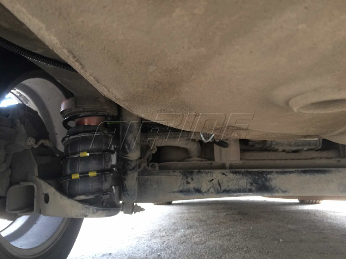 Пневмоподвеска на KIA Cerato 2013 г.в.  Купить пневмоподвеску на КИА. Цена пневмоподвески на легковой автомобиль.